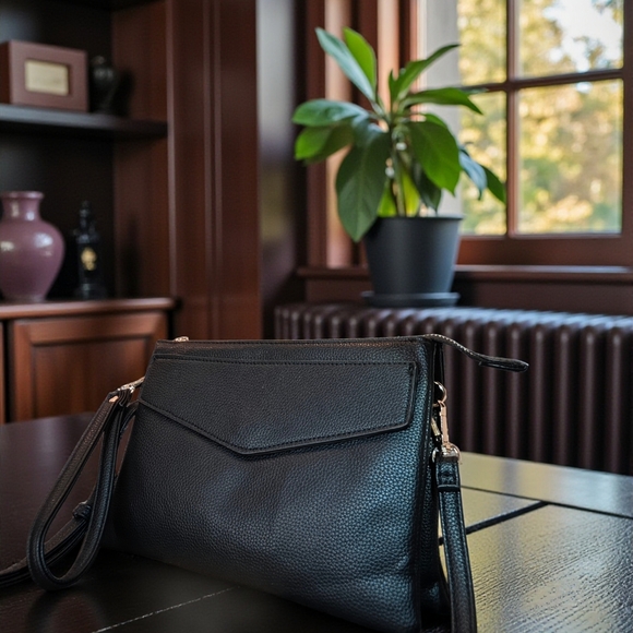 Soft Black Leather Five Compartment Go Anywhere Crossbody Bag by Isabelle--NWT - Picture 8 of 8